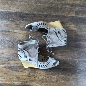 Knock-off Jeffrey Campbell “Rodillo” wedge sandals